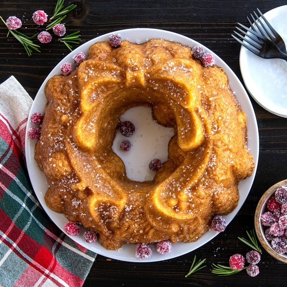 NORDIC WEAR CHRISTMAS WREATH BUNDT CAKE PAN - Picture 3 of 9